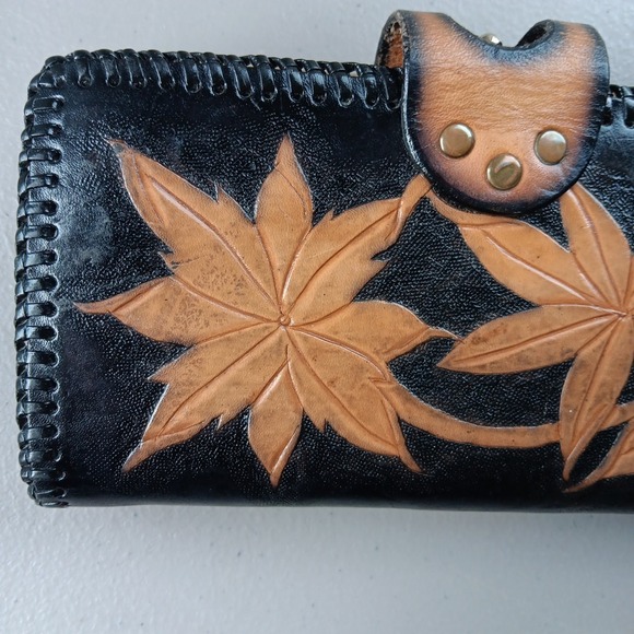 VTG Leather Tooled Wallet Women Double Kiss Lock Close Monogramed Leaf Black Tan - Picture 3 of 12